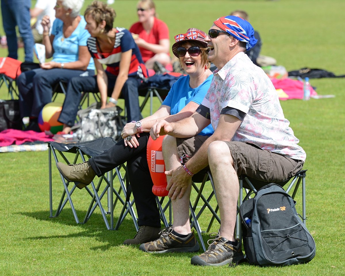 包含体育赛事风云激荡，全球观众疯狂呐喊的词条