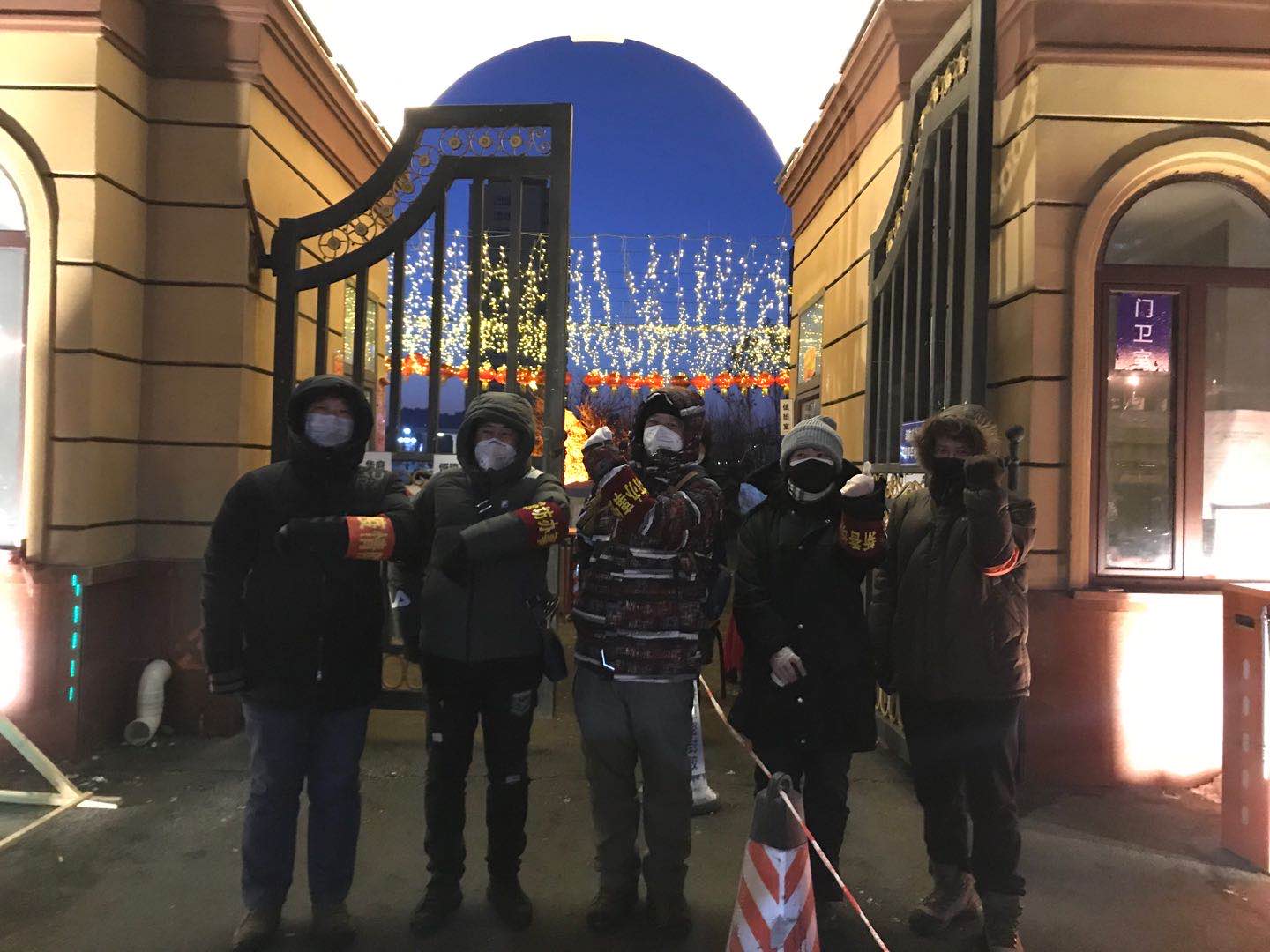 包含心手相连！各国选手同心协力的词条