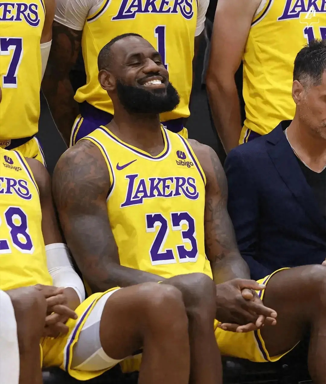 包含湖人后卫因伤缺席多场比赛，球队遭遇挑战的词条