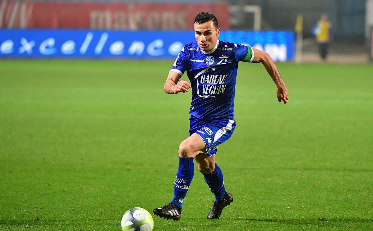 甘冈战胜特鲁瓦，保持在积分榜中的位置的简单介绍