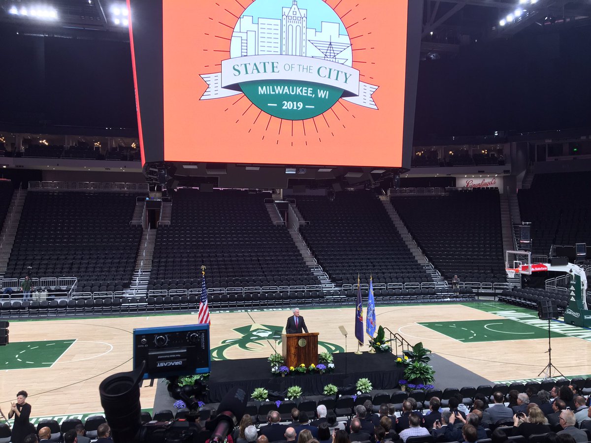 包含雄鹿主场比赛门票火爆销售，球迷热情高涨的词条