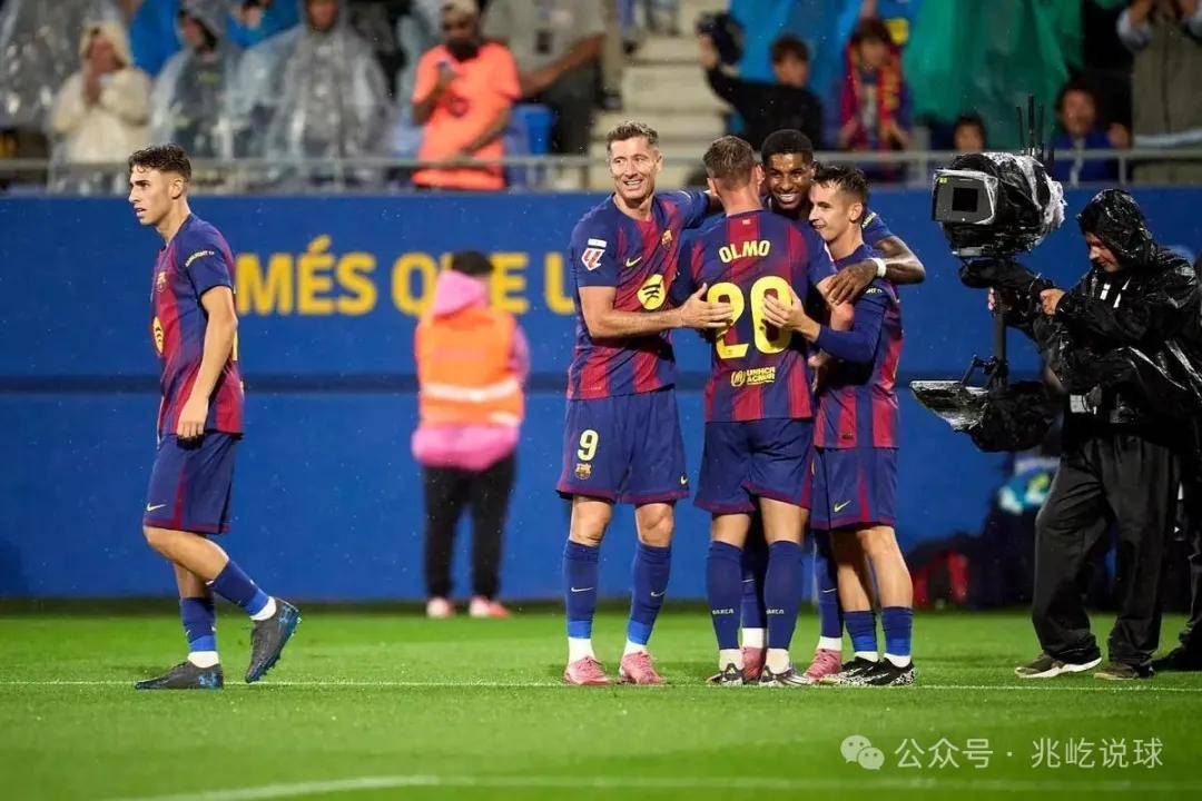 巴塞罗那队员勤奋训练，迎接重要赛事