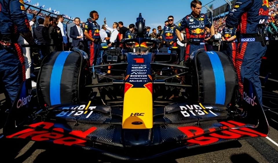 梅赛德斯翻盘迈凯伦,佩雷兹关键制胜 梅赛德斯翻盘迈凯伦,佩雷兹关键制胜