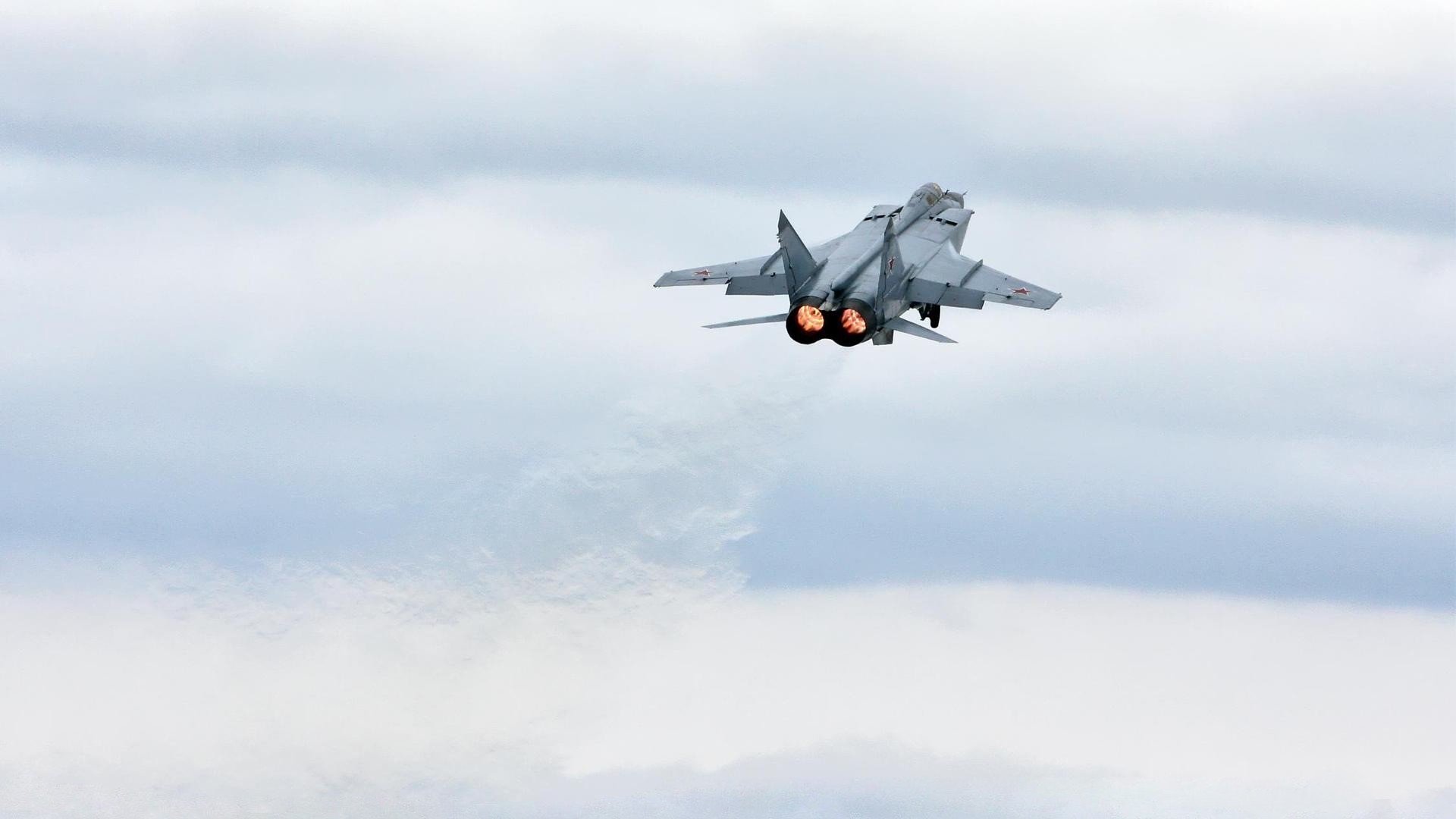 篮球世界的双重奏，浙江队终结凯尔特人不败神话，范弗利特总决赛接管封神