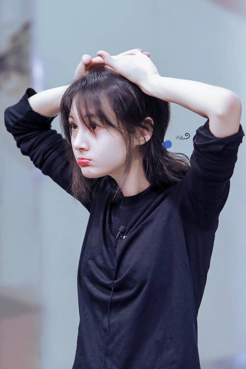 神话的裂痕,当苏格兰的雨夜破解皇马的不败咒语,法比尼奥的刀锋冷光