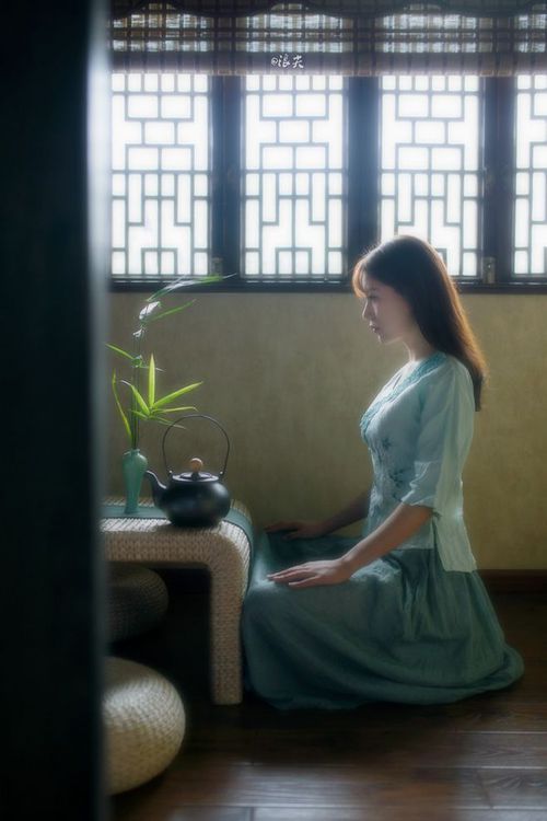 金字塔尖的较量,从开罗到米兰,防守的艺术与进攻的火焰